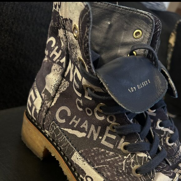 WOMEN 100% AUTHENTIC LACEUP PRINTED SUEDE CALFSKIN CHANEL WHITE/NAVY BLUE BOOTS - Picture 6 of 14
